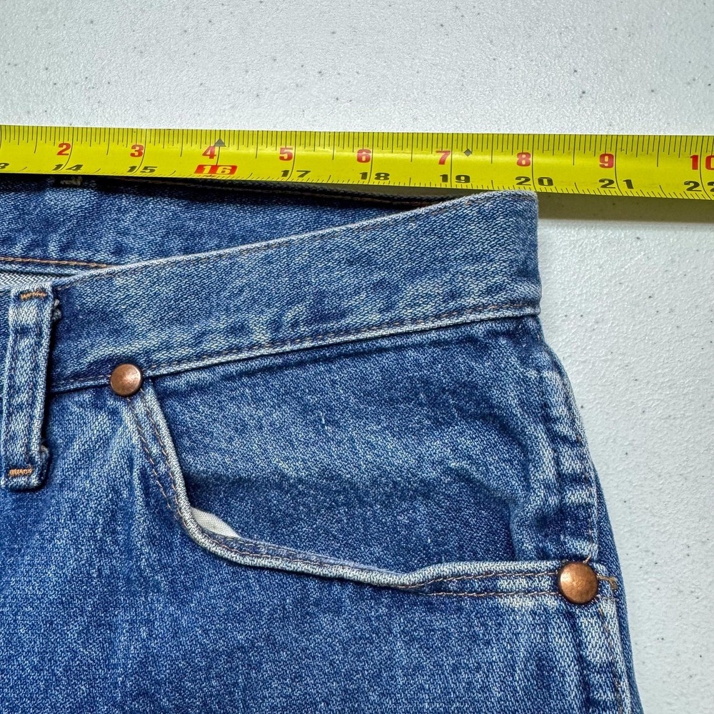 Wrangler 13MWZ Jeans Mens 40 Medium Wash Blue Cowboy Cut Straight Regular 40x30‎ - Picture 9 of 13
